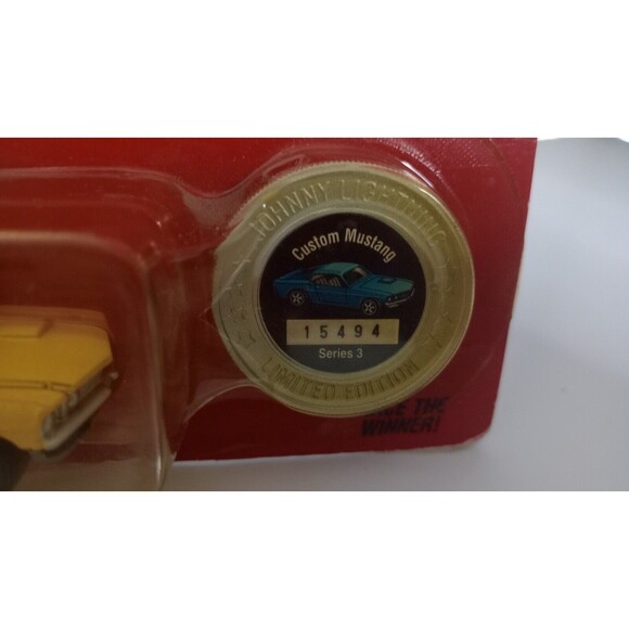 Johnny Lightning The Challengers Custom Mustang Yellow 1:64 Series 3 - Picture 5 of 7